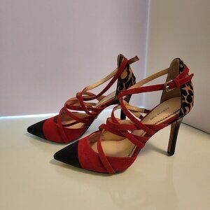 Pour La Victoire Pointed Toe Heel